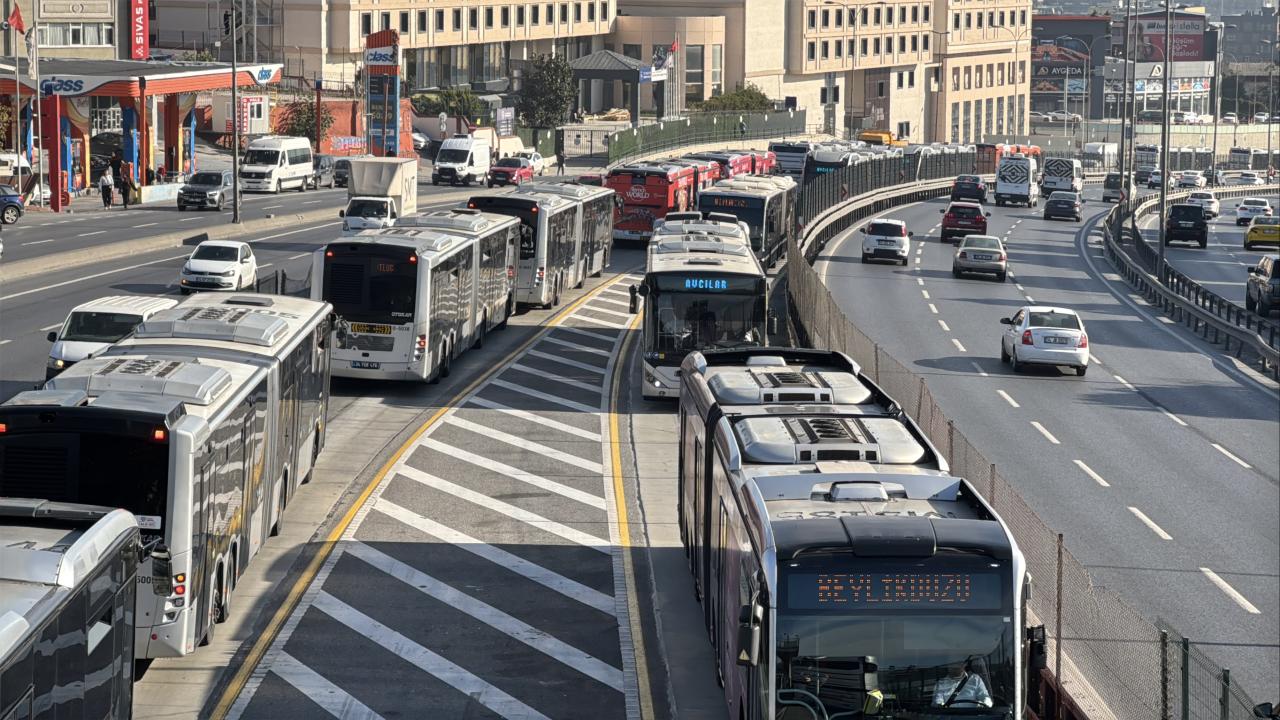 metrobus-2409720.jpg