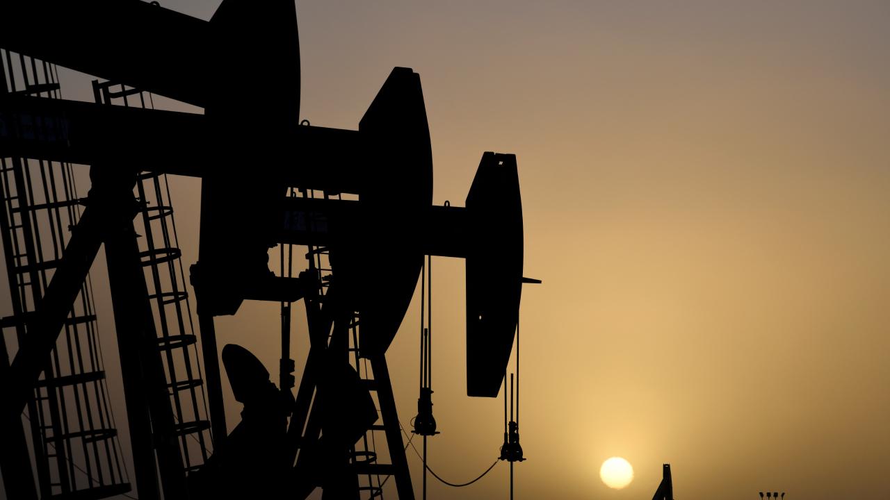 petrol-reu-1494861.jpg