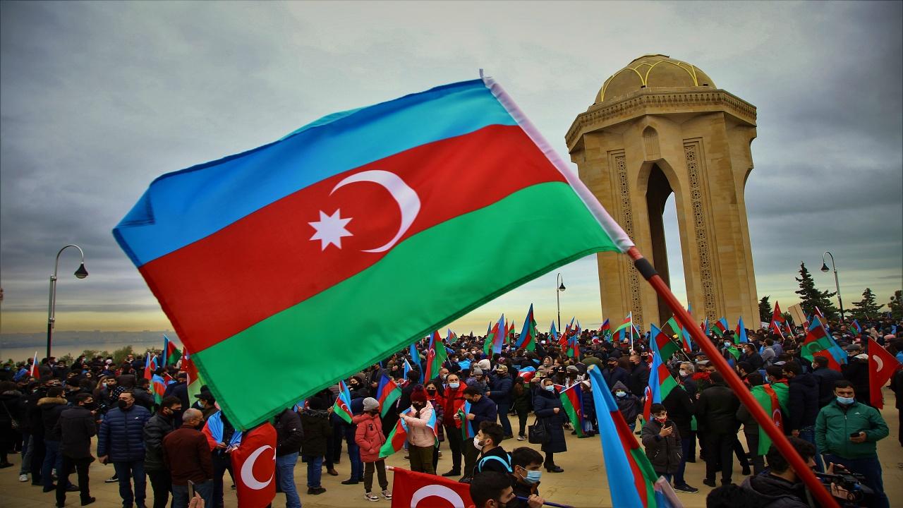 azerbaycan-bayrak-zafer-kaynak-aa-2114000.jpg