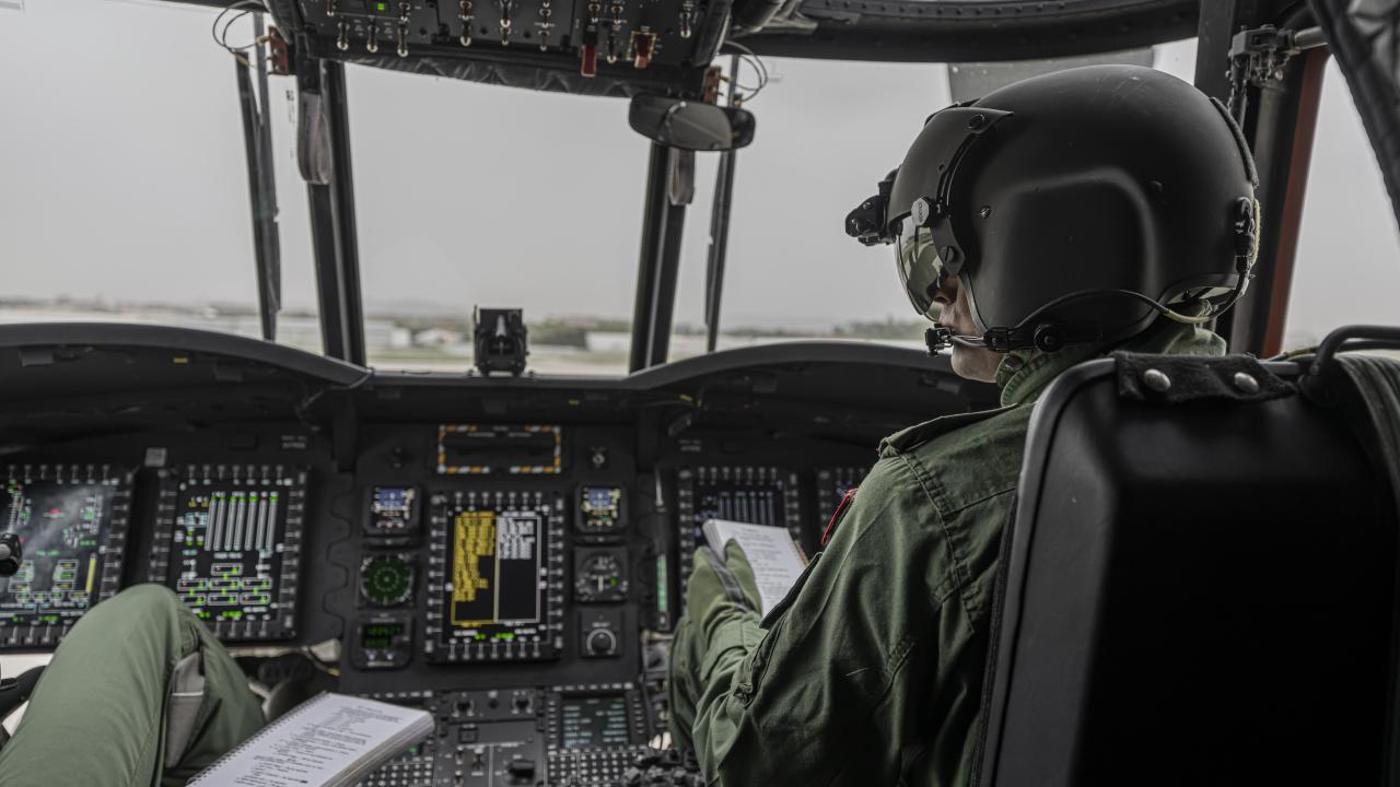 pilot-aa-2297133.jpg