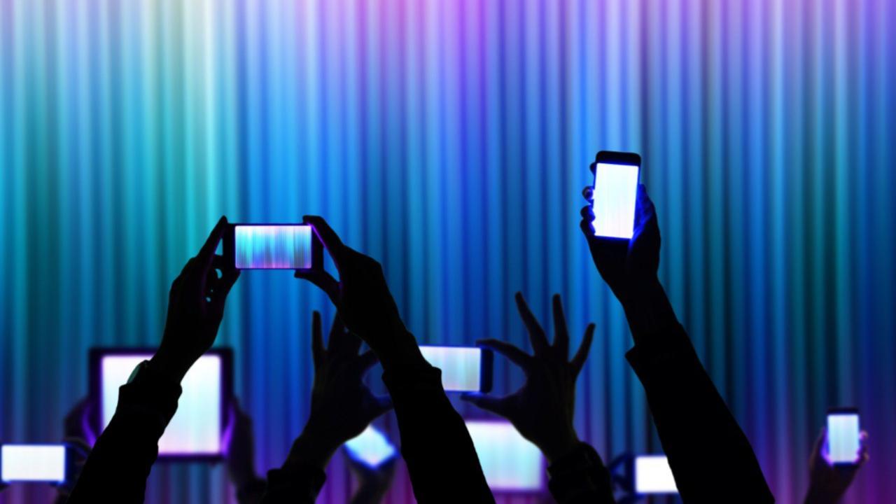 telefon-calinan-dikkat-getty-2377097.jpg