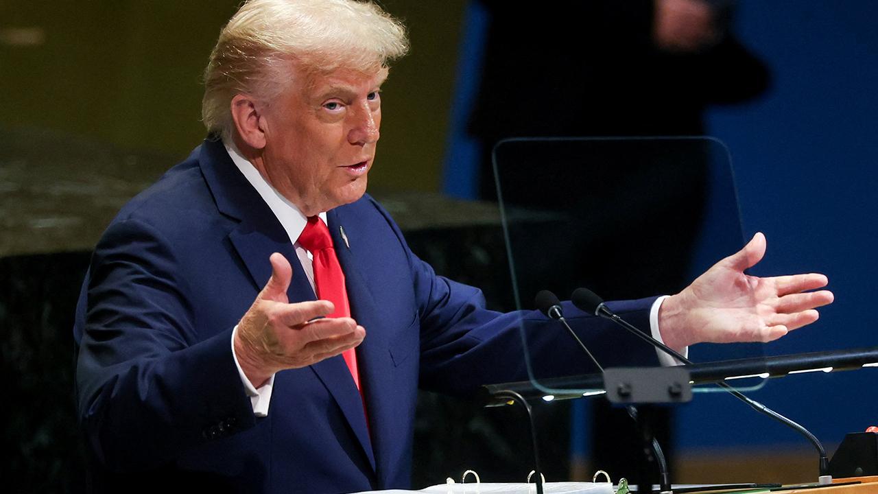 trump-2400810.jpg